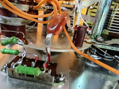 拆解舊設備探索新可能 上海無線電儀器廠XG25高頻信號發生器的內部世界與按摩器材的創意關聯